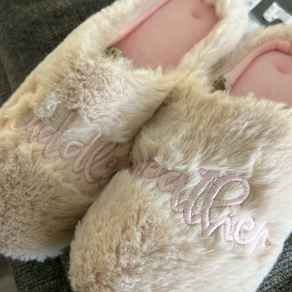 •Cuddle Weather Slippers Women - Picture 3 of 4